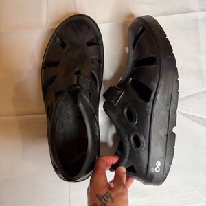 Oofos Men's Black Clogs